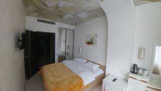 Отель Отель Seven Eleven в Мости Сити Днепр Двухместный номер с 1 кроватью-1